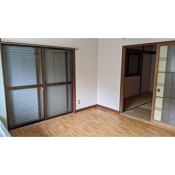 賃貸物件詳細 駐車場１台無料 小型犬 猫２匹飼育可 中型犬飼育ご相談下さい