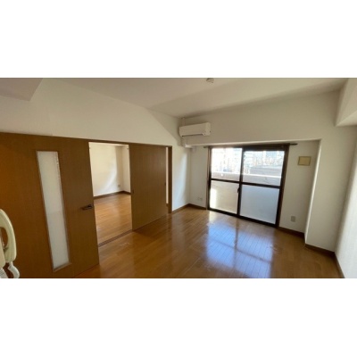 小倉北区片野の広すぎず狭すぎずな使いかってのいい2LDK！
北九州モノレール「片野駅」まで徒歩わずか2分！のアクセスが魅力の【フィオレンティーナ】。
2LDKのゆとりある間取りで、ファミリーやカップルにもおすす