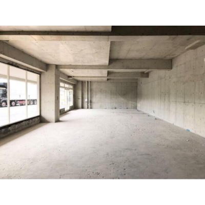 JR鹿児島本線 九州工大前駅まで**徒歩2分の好立地**に、店舗・事務所物件が誕生しました！

**視認性良好な1階路面店**。幹線道路沿いに面し、多くの方の目に留まるため集客力も期待できます。広々とした164.76㎡（