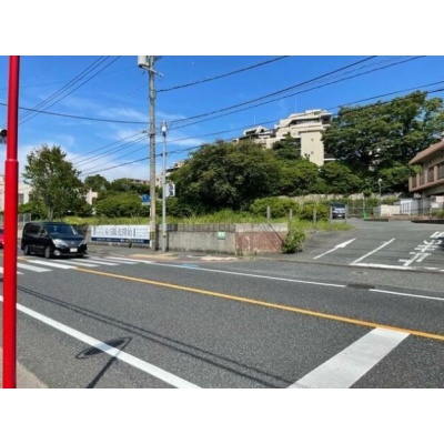 北九州市小倉北区井堀に、新たなビジネスの可能性を広げる広大な貸地が登場しました！
約138坪（457㎡）のゆとりある敷地は、店舗や事務所、資材置き場、駐車場など、多岐にわたる事業展開にご利用いただけます。現