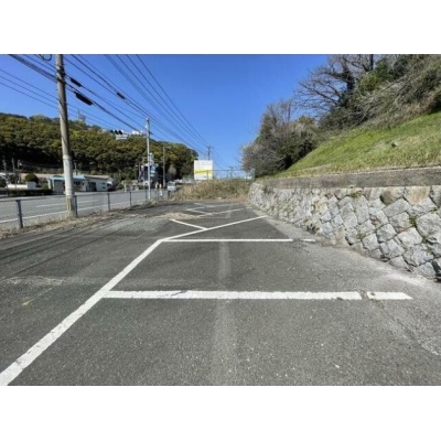 【北九州市八幡東区】JR枝光駅まで徒歩10分の好立地に、広々とした約270坪の事業用地が登場しました！

店舗用地や様々なビジネスにご活用いただける、約891.75㎡の広大な貸地です。現況は更地のため、事業計画に合