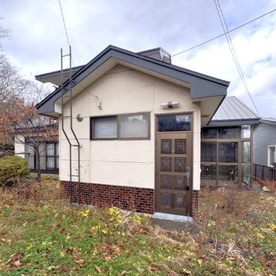 北海道室蘭市の一戸建て | 120万円 | 626.58m² | 駐車: あり | Akiyama house finder