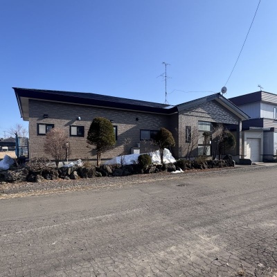 北海道白老郡白老町の一戸建て | 1080万円 | 342.35m² | 駐車: あり | Akiyama house finder