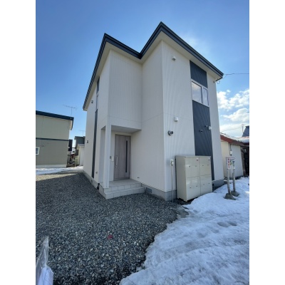 北海道帯広市の一戸建て | 2720万円 | 193.3m² | 駐車: なし | Akiyama house finder