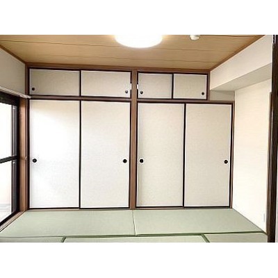 押入