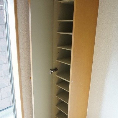 現在横の靴箱は結構入ります