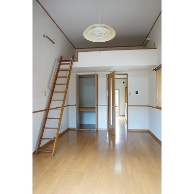 部屋は広々しています。