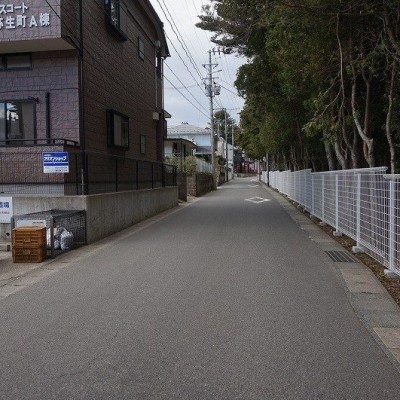 北東側は公道