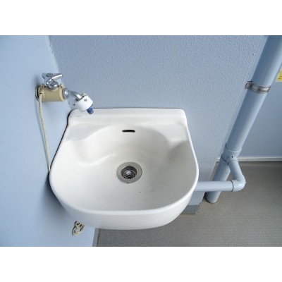 バルコニーにある水栓でペットの足も洗えますね。