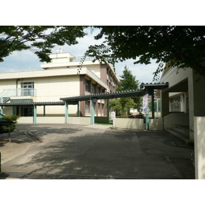 上杉山中学校