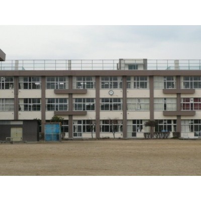 鶴ケ谷東小学校