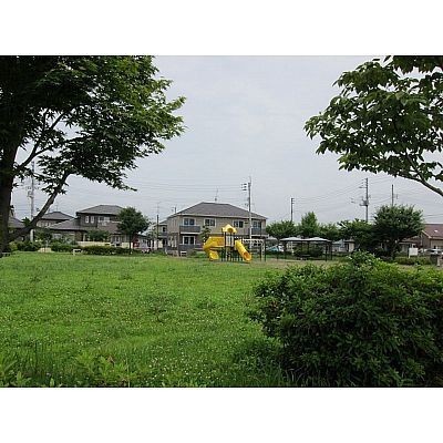 すぐ南側が公園です