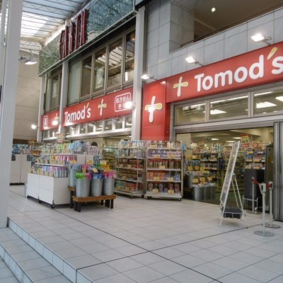 Tomod’s(ドラッグストア)