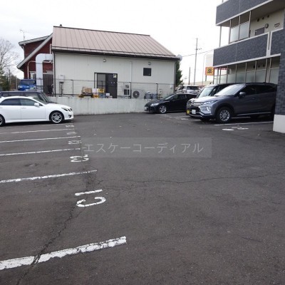 北側駐車場