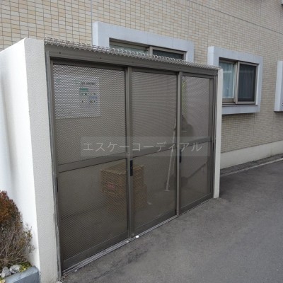 敷地内道路側ゴミ置場