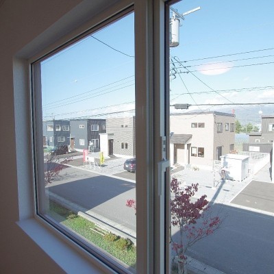 両面道路ですので北面もスッキリ広々です。