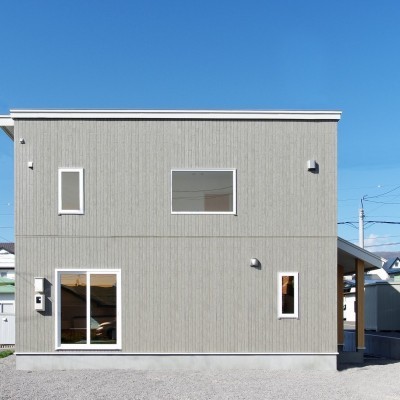 飽きの来ないスクエアなデザインです。