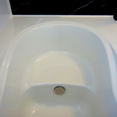 ベンチ型の浴槽は安全面も節水にも役立ちます