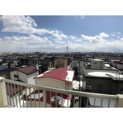 周囲に高い建物がありません