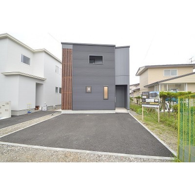 バルコニーと窓を追加しました!