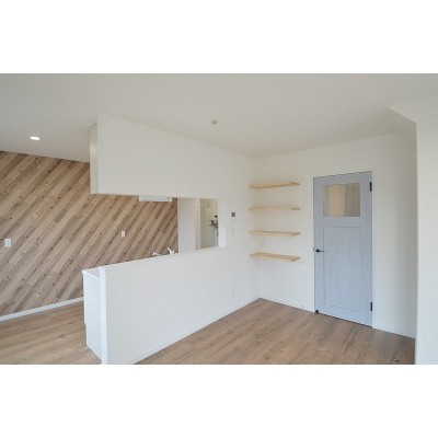オシャレな水色の建具♪