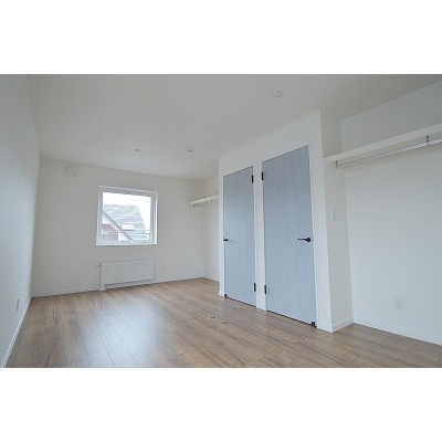 間仕切りで2部屋にできます♪