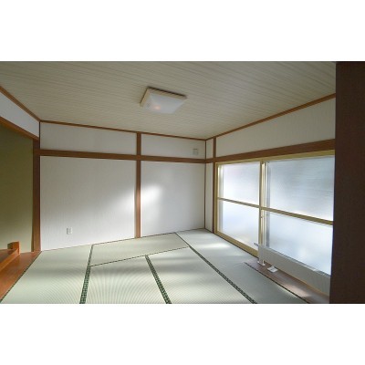 和室8帖、裏庭に出れます♪
