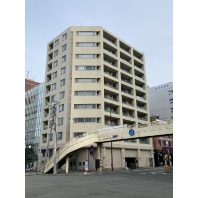 建物外観写真。地下鉄、JRに近い好立地物件です。