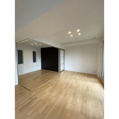 LDKは17.3畳。床暖房もついています。