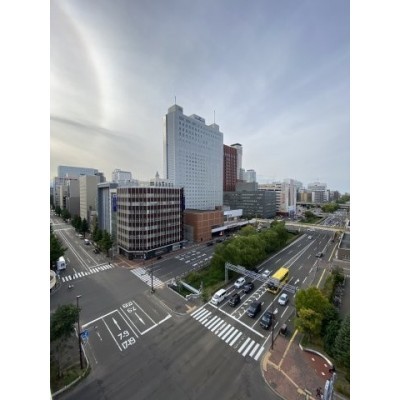 お部屋からの眺望。札幌市中心部、創生川が見えます。