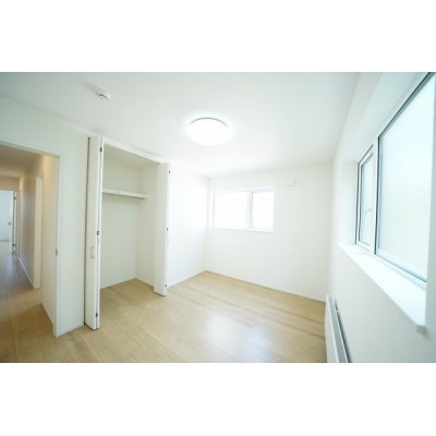 洋室6帖(トイレ側)