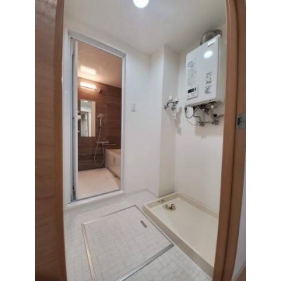 洗濯機置き場+浴室