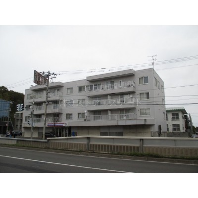 羊ヶ丘通りに面しています♪