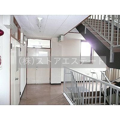 共用部の階段♪給排水設備・トイレは共用♪