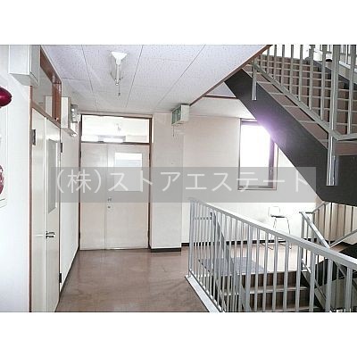 共用部の階段♪給排水設備・トイレは共用♪