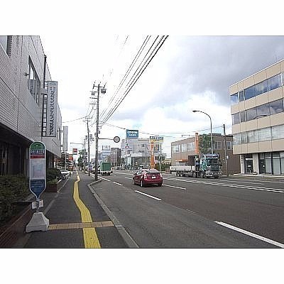 バス停目の前でアクセス良好な立地♪