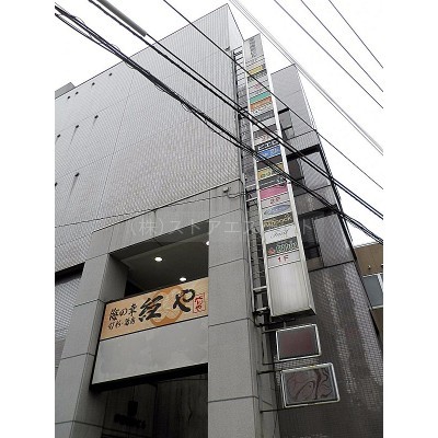 袖看板のある飲食ビル♪
