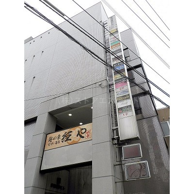 袖看板のある飲食ビル♪