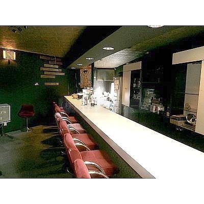カウンターメインの内装です♪