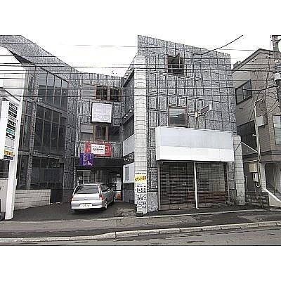シックな外観のビル物件♪