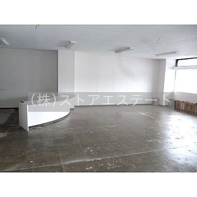 事務所仕様の1階路面店♪