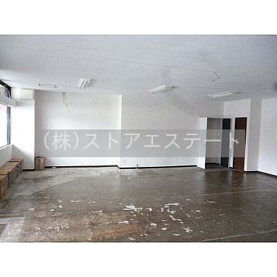 前面がガラスサッシで視認性があります♪