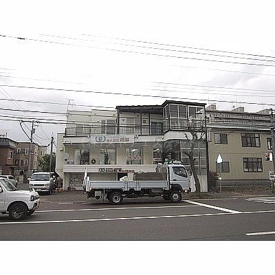 階段を少し上がった1階テナント物件♪