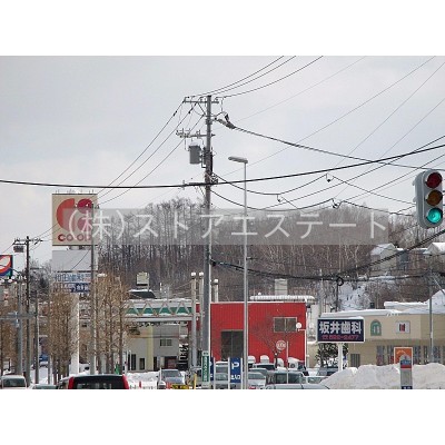 近隣には商業施設多数あるエリア♪