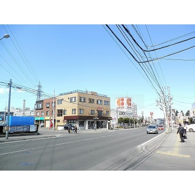 近隣にはスーパーや飲食店のあるエリアです♪