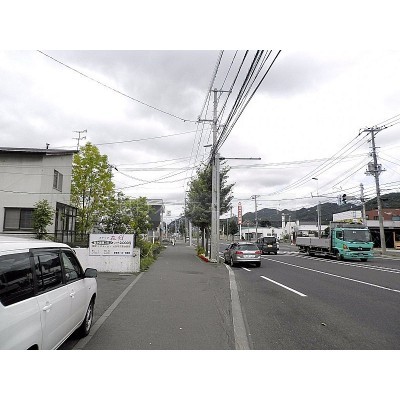 バス停まで徒歩1分♪