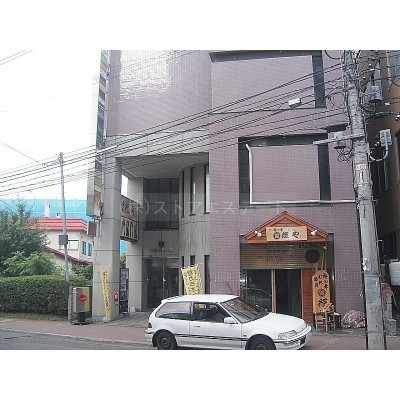 ビル出入口♪