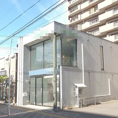 吹き抜けでオシャレな内装です♪