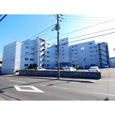 現地外観写真:西友西町店まで徒歩3分の好立地