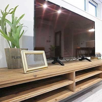 テレビ台もナチュラルに木製で